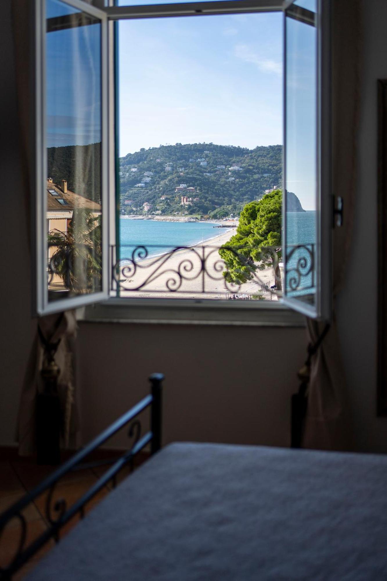 Hotel Miramare Spotorno Exterior photo
